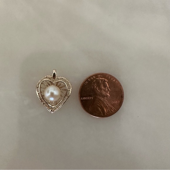 14k Solid Gold Heart Shaped Basket Pendant with Pearl Center - Picture 3 of 16